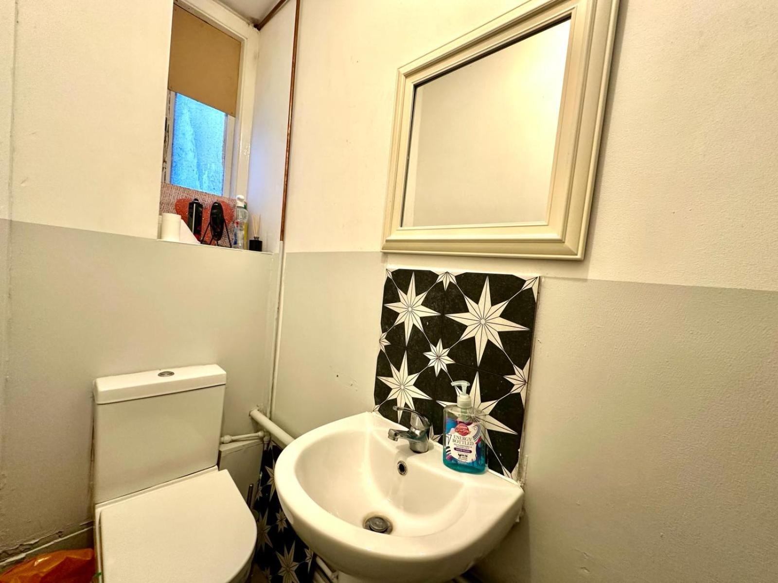 Whitechapel Station Rooms Londres Extérieur photo
