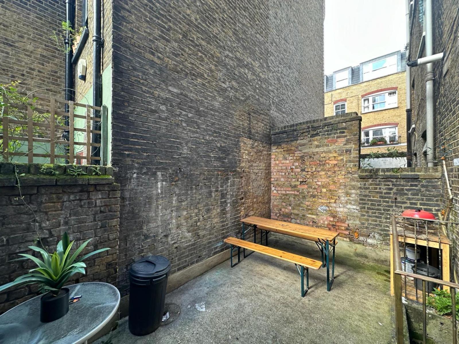 Whitechapel Station Rooms Londres Extérieur photo